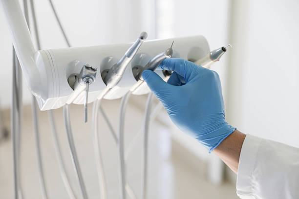Professional Emergency Dentist technician working in Washington, DC